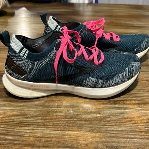 Women’s Brooks Levitate Running Shoes